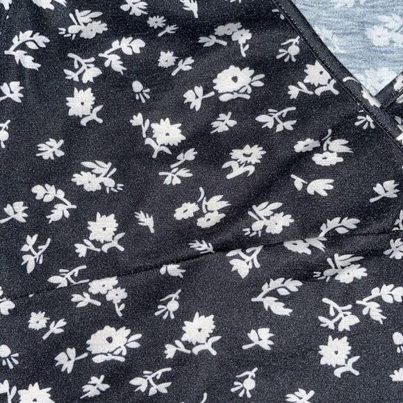 Floral print v neck crop top - Picture 3 of 3